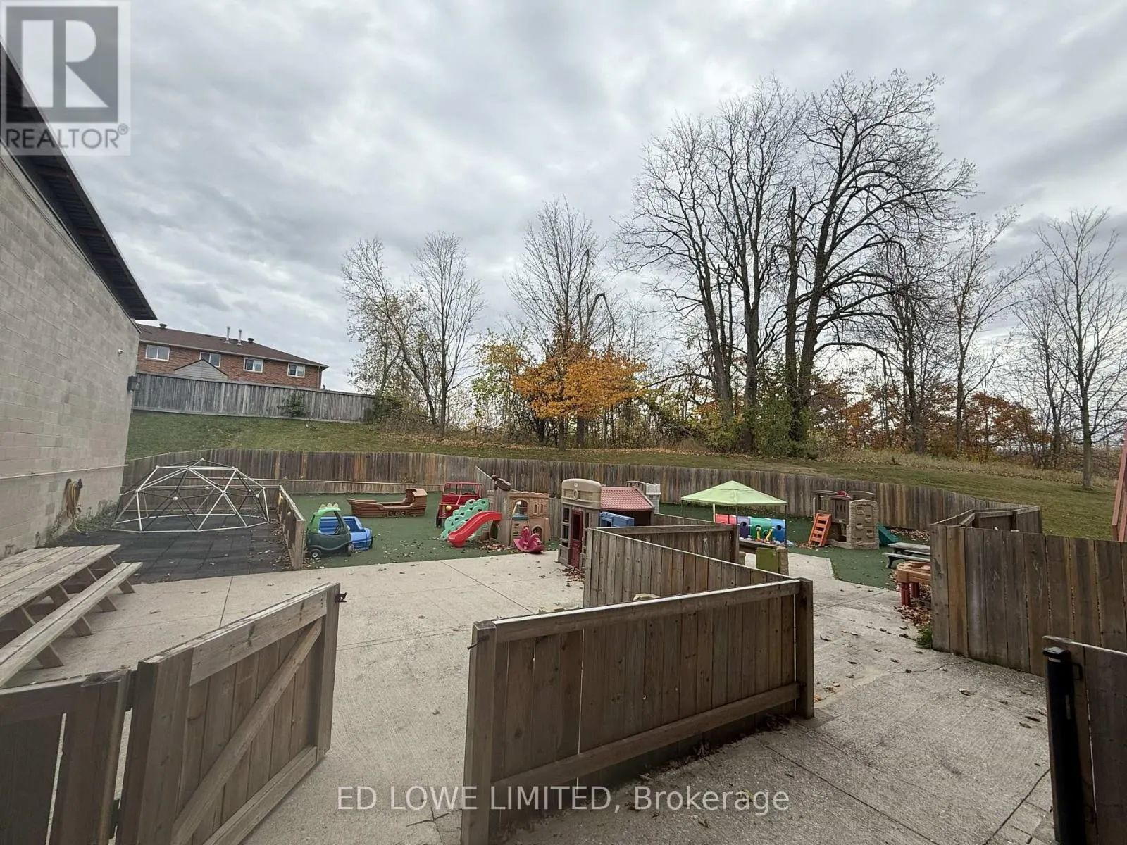 8 - 10A - 555 MAPLEVIEW DRIVE W