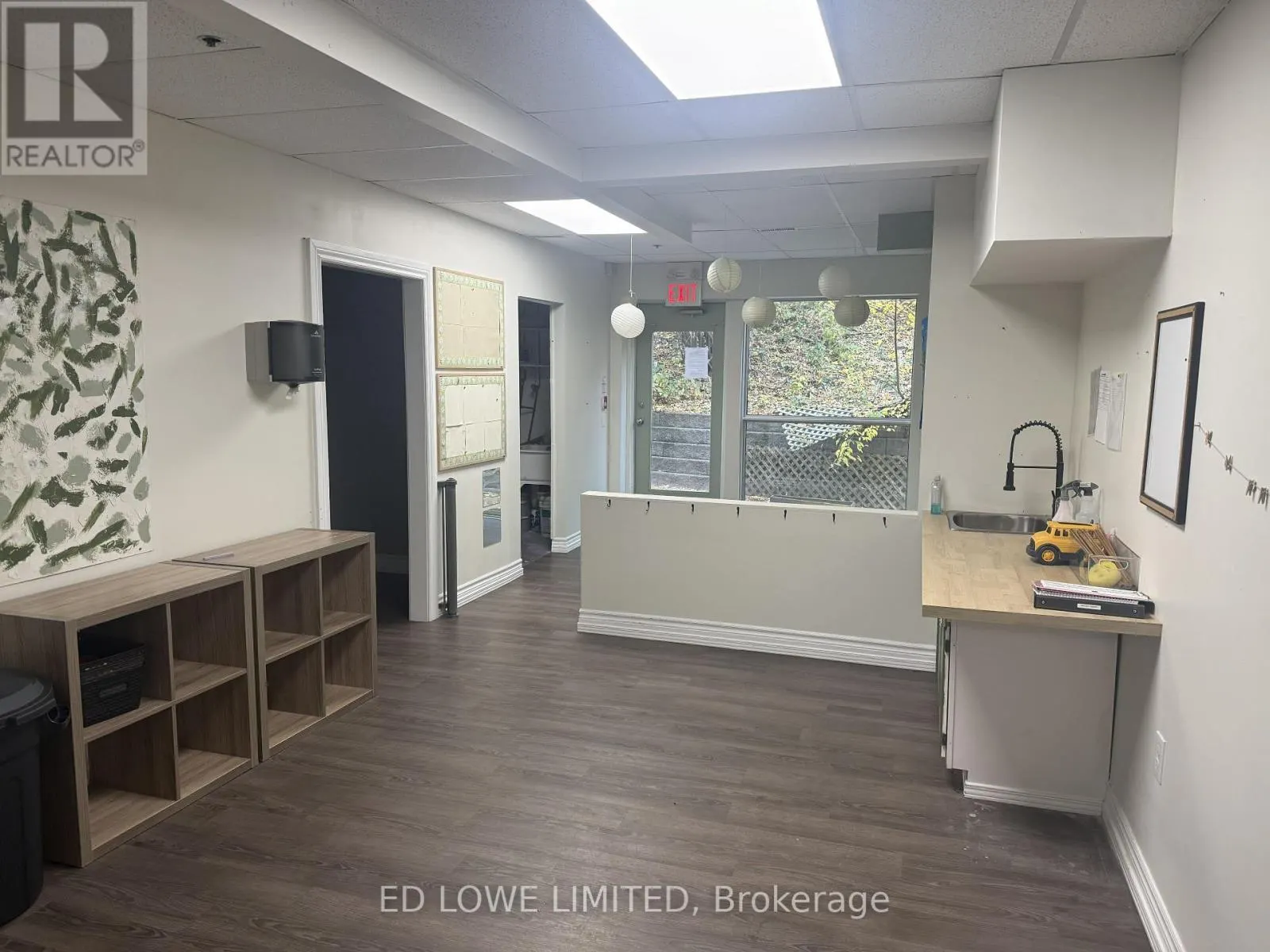 8 - 10A - 555 MAPLEVIEW DRIVE W
