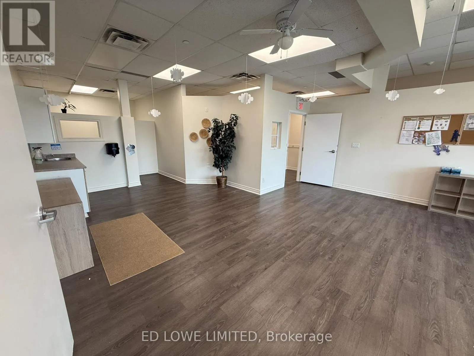 8 - 10A - 555 MAPLEVIEW DRIVE W