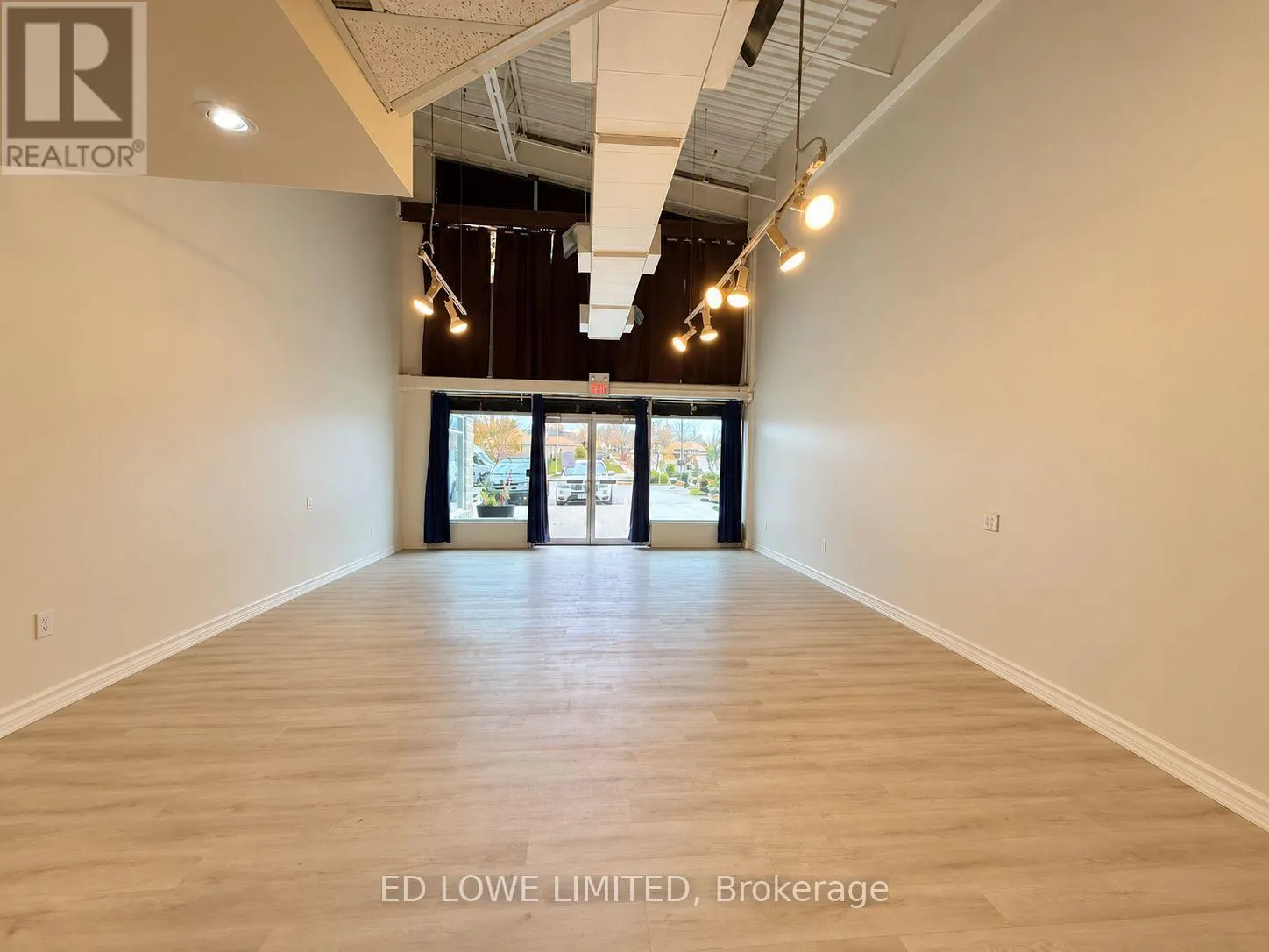 8 - 10A - 555 MAPLEVIEW DRIVE W