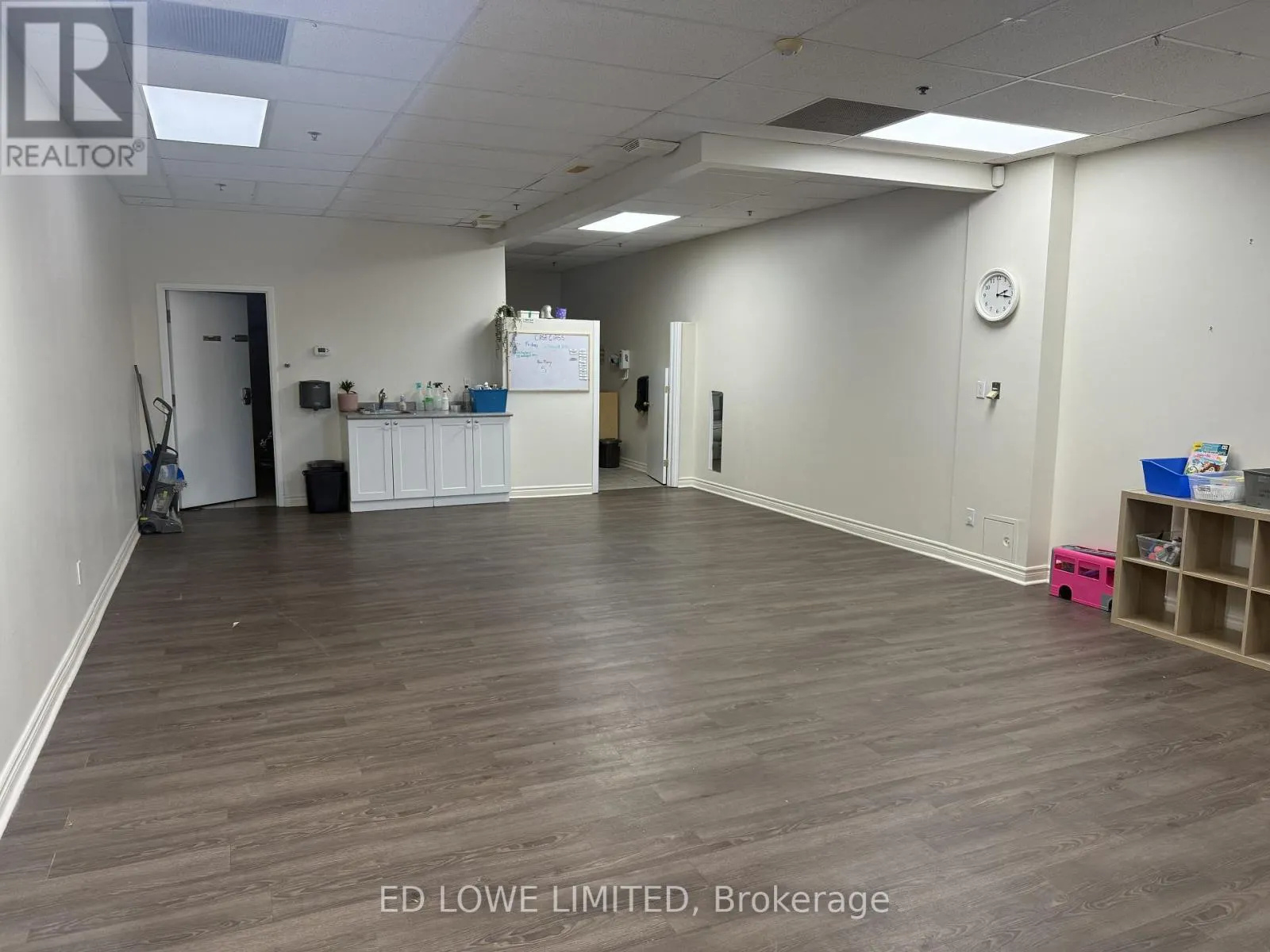 8 - 10A - 555 MAPLEVIEW DRIVE W