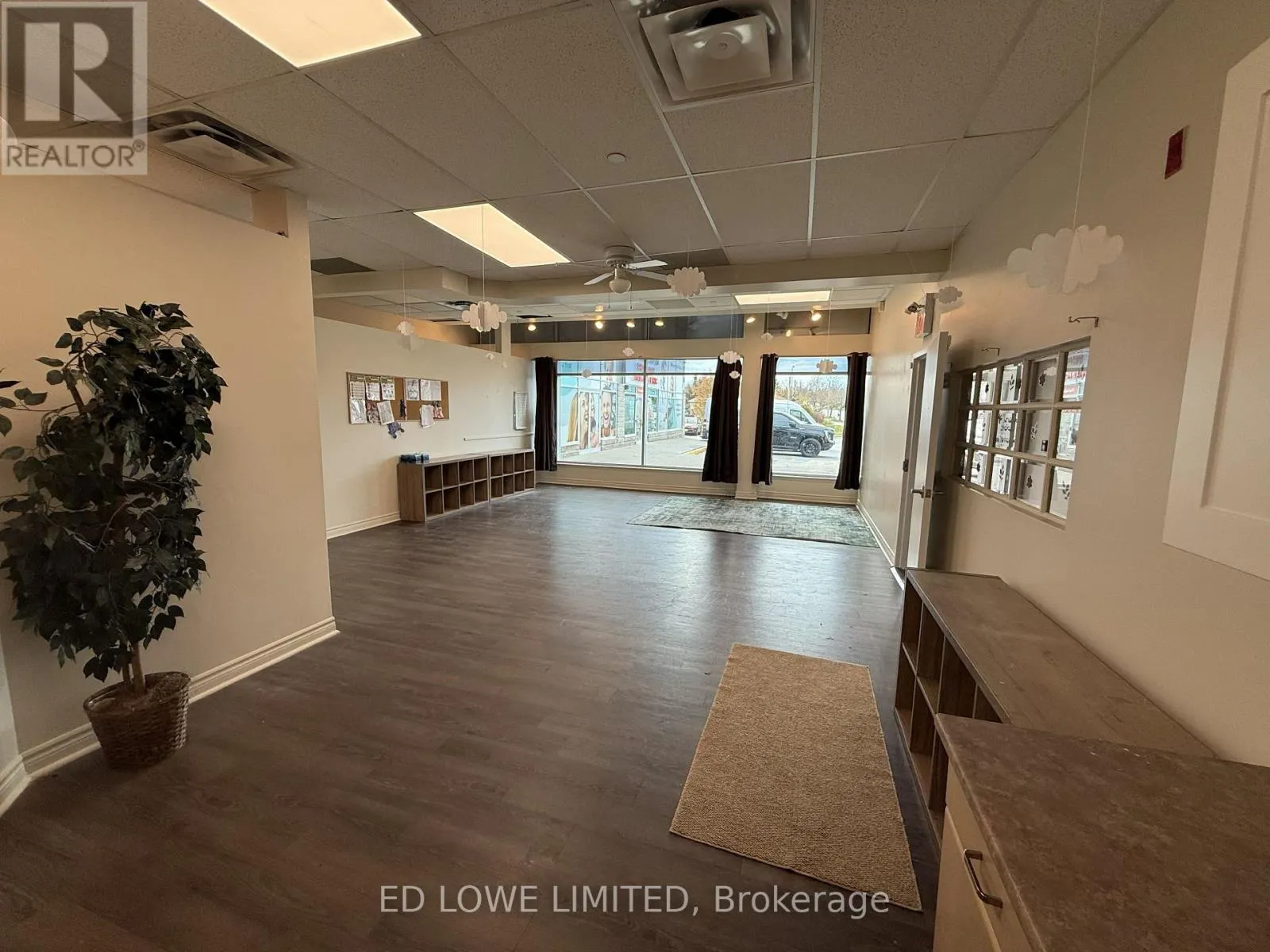 8 - 10A - 555 MAPLEVIEW DRIVE W