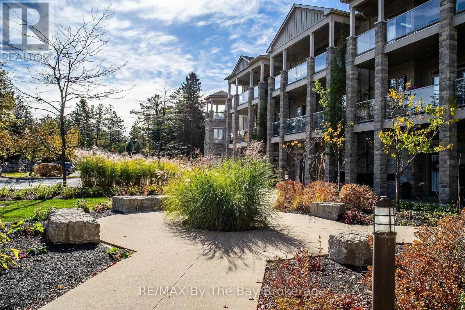 206 - 764 RIVER ROAD E #206