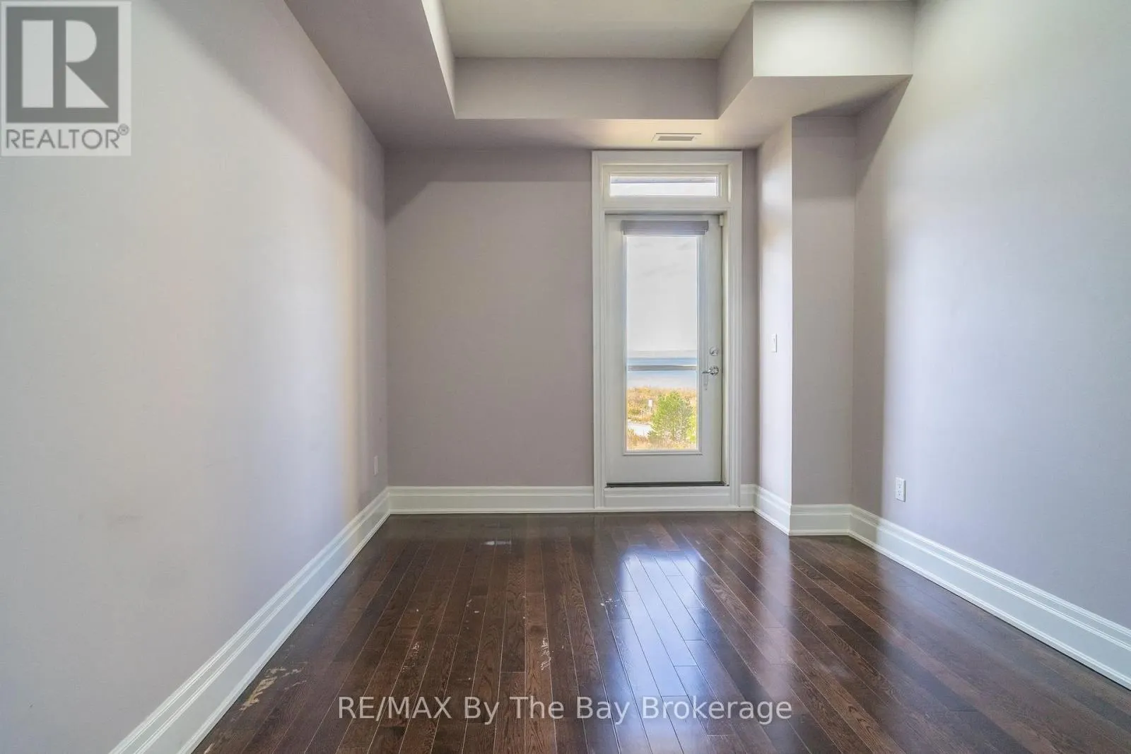 206 - 764 RIVER ROAD E #206