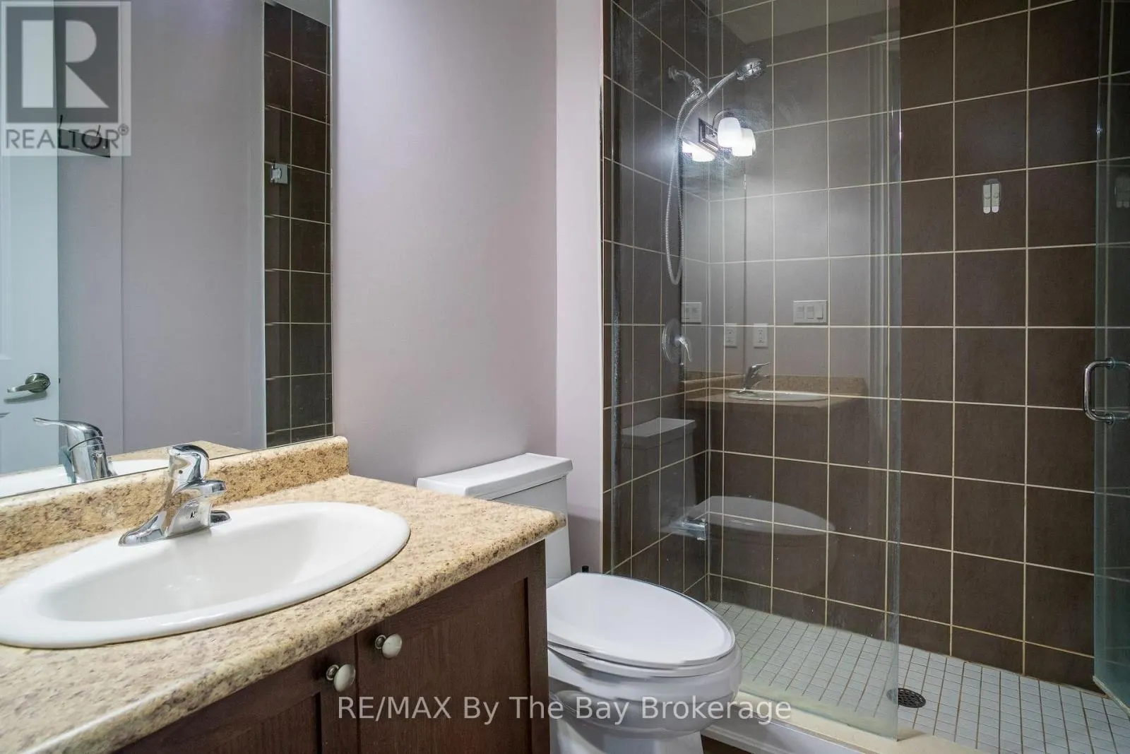 206 - 764 RIVER ROAD E #206