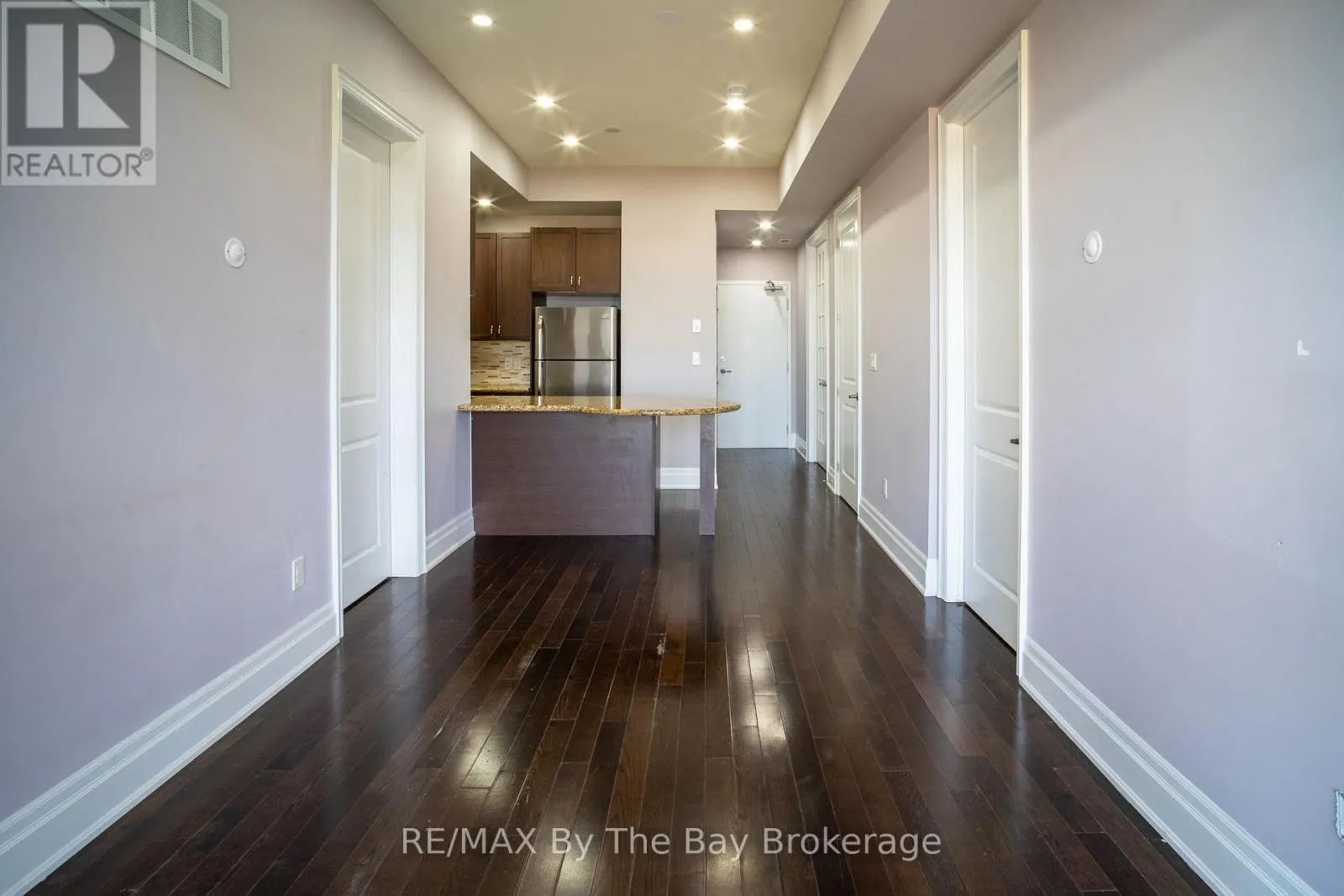 206 - 764 RIVER ROAD E #206