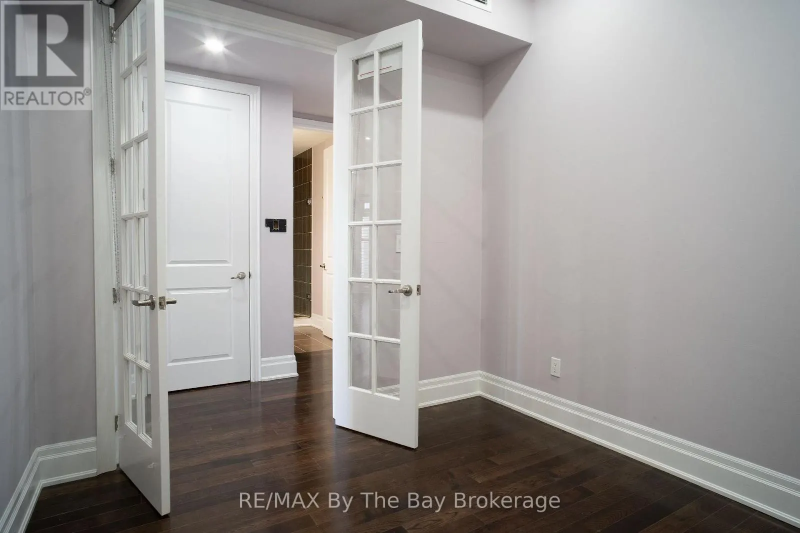 206 - 764 RIVER ROAD E #206