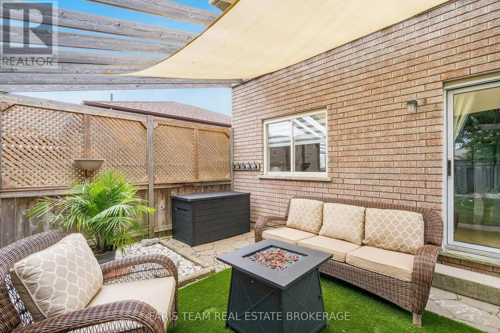 36 RED OAK DRIVE
