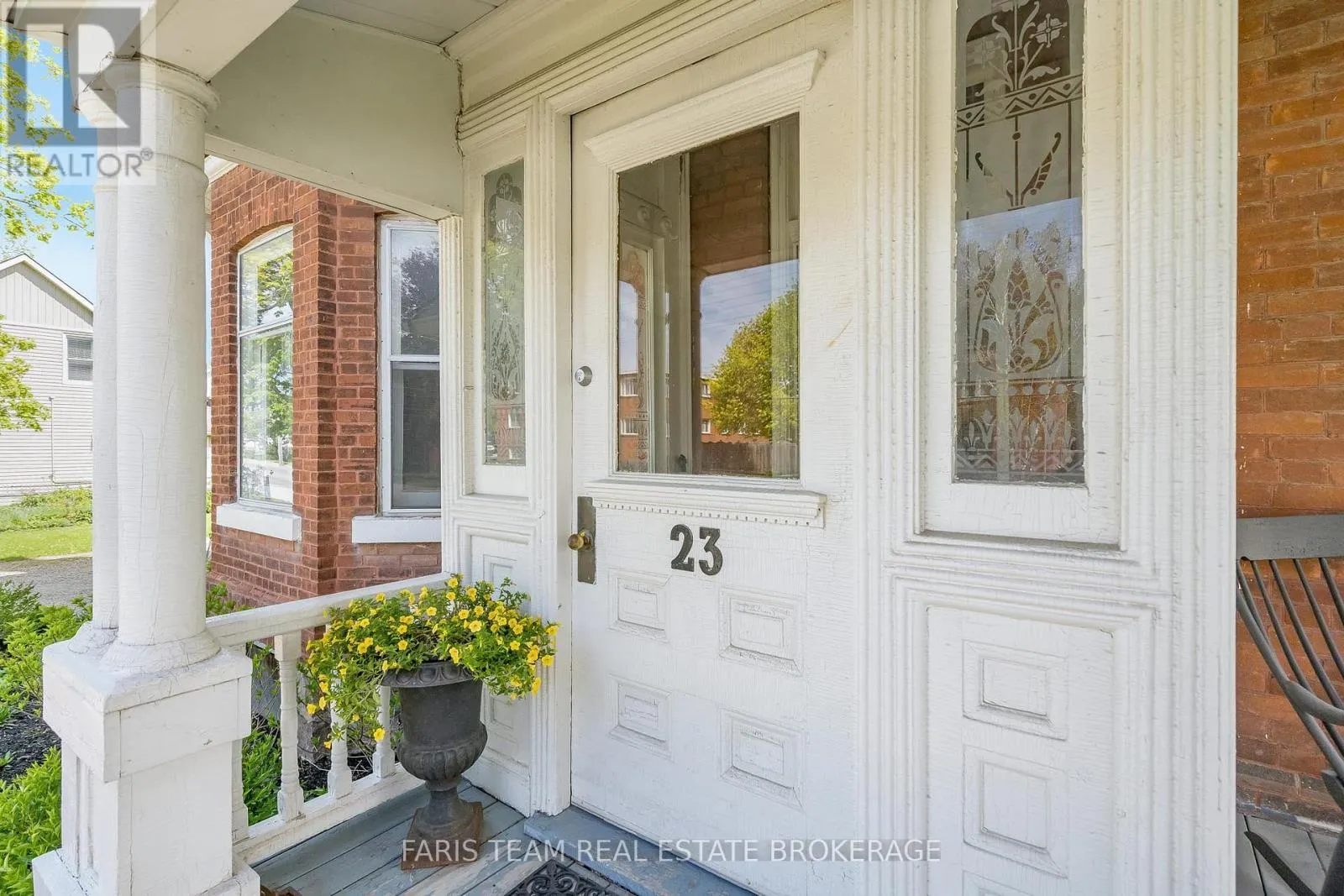 23 YONGE STREET S
