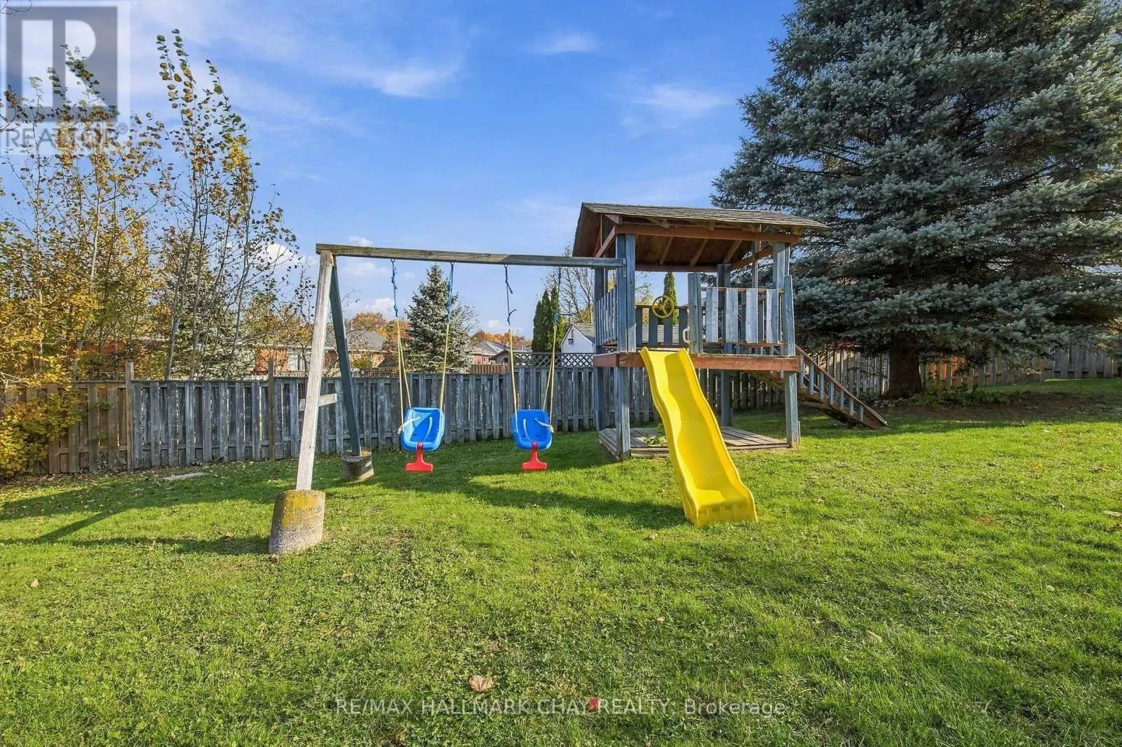 24 RUNDLE CRESCENT