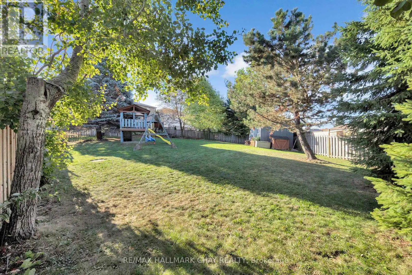 24 RUNDLE CRESCENT