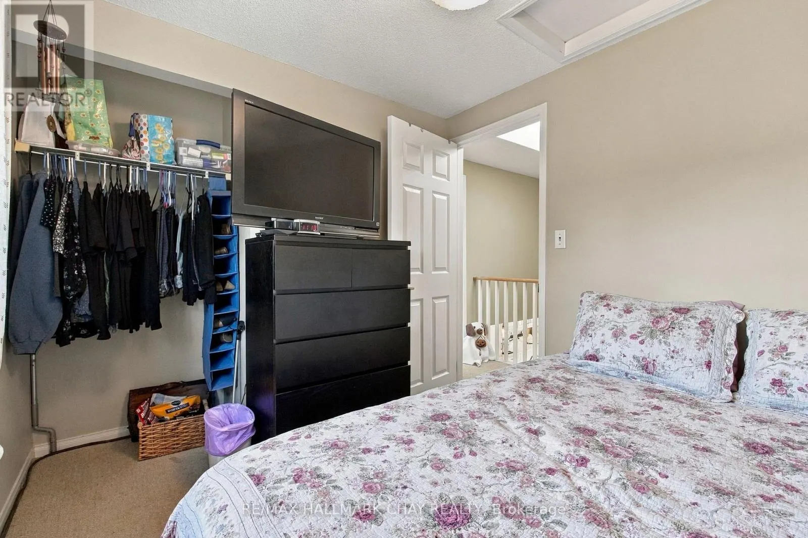 24 RUNDLE CRESCENT