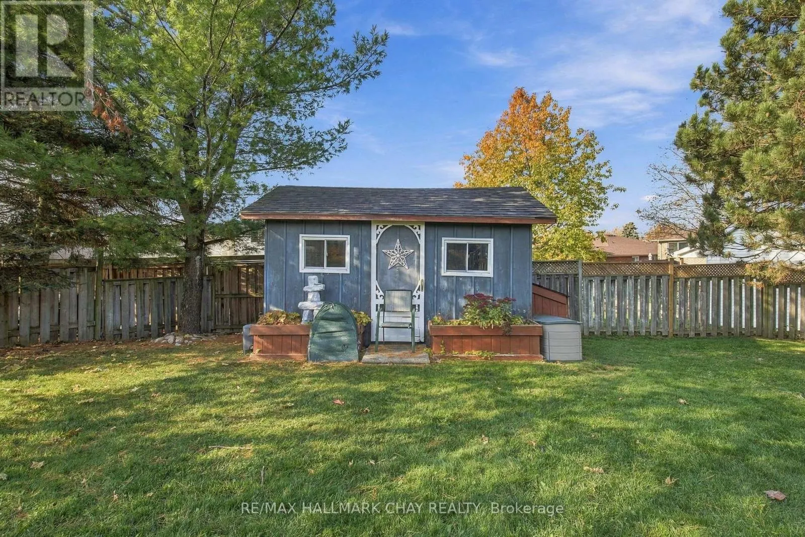 24 RUNDLE CRESCENT