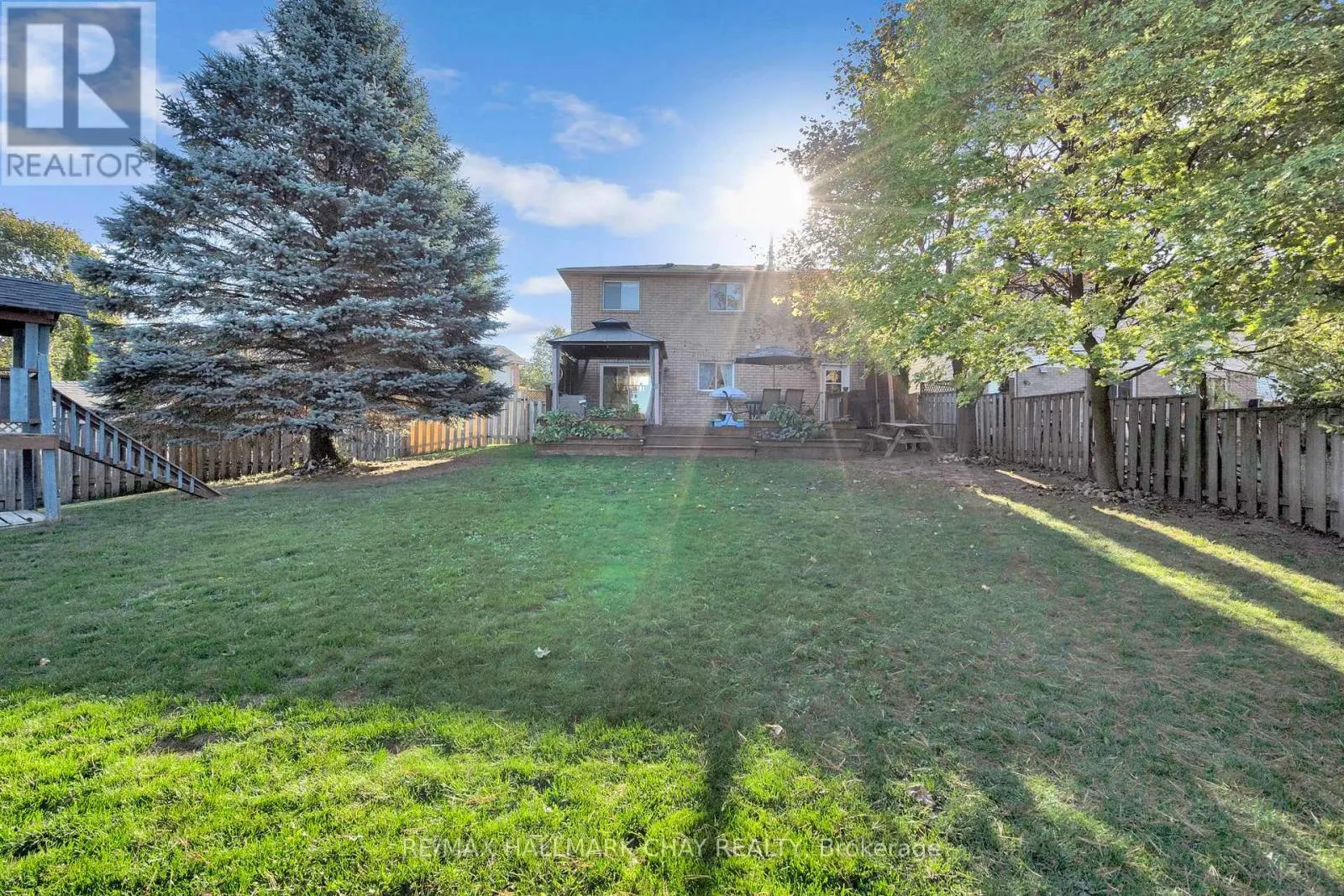 24 RUNDLE CRESCENT