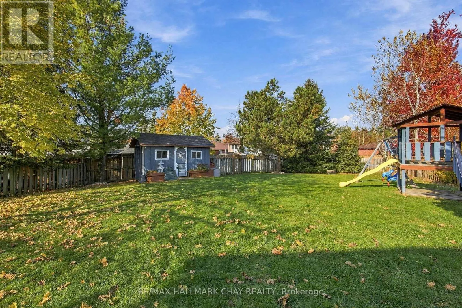 24 RUNDLE CRESCENT