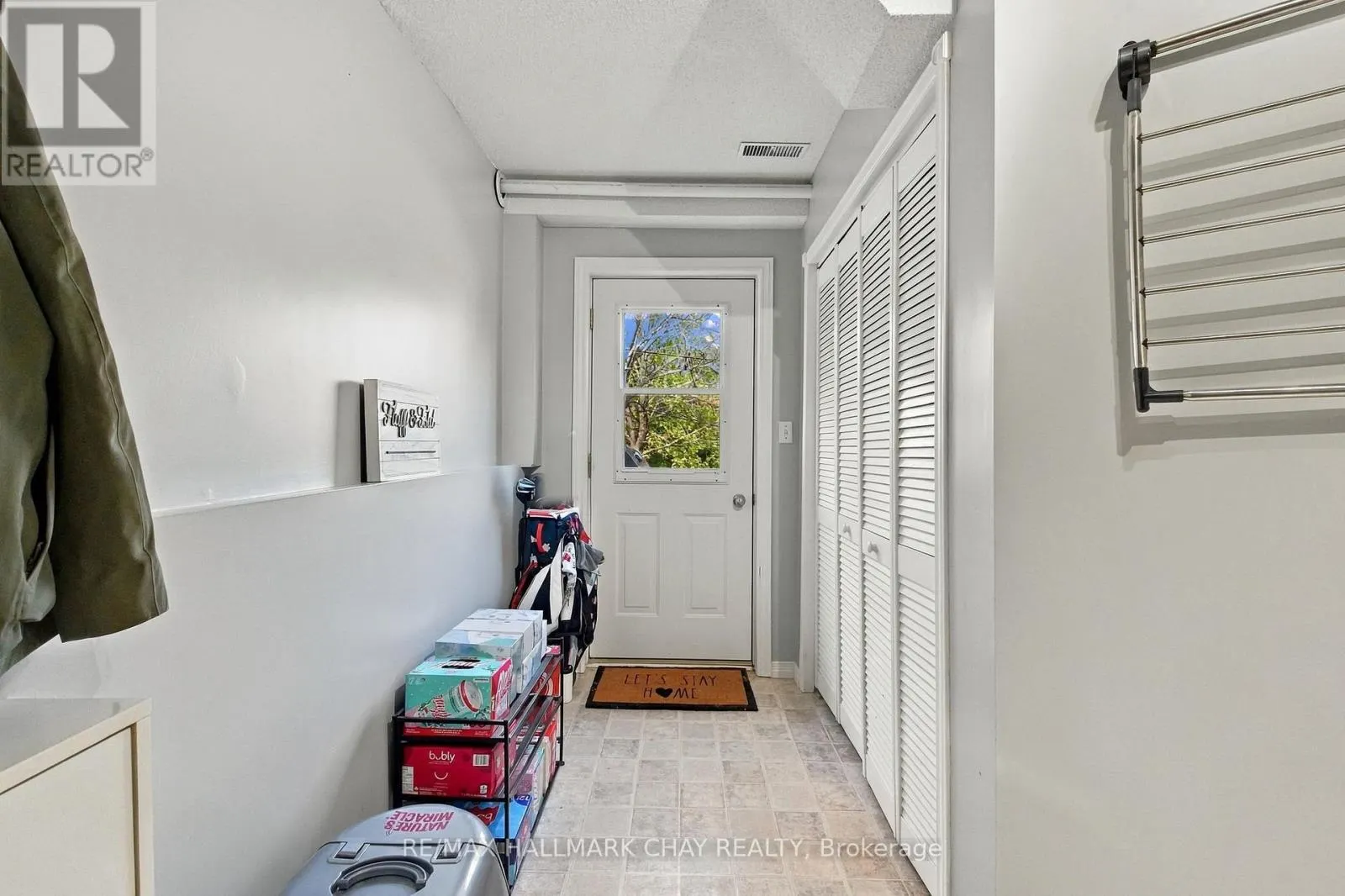 24 RUNDLE CRESCENT
