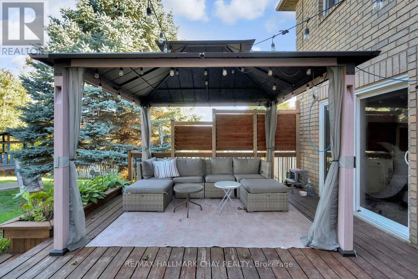 24 RUNDLE CRESCENT