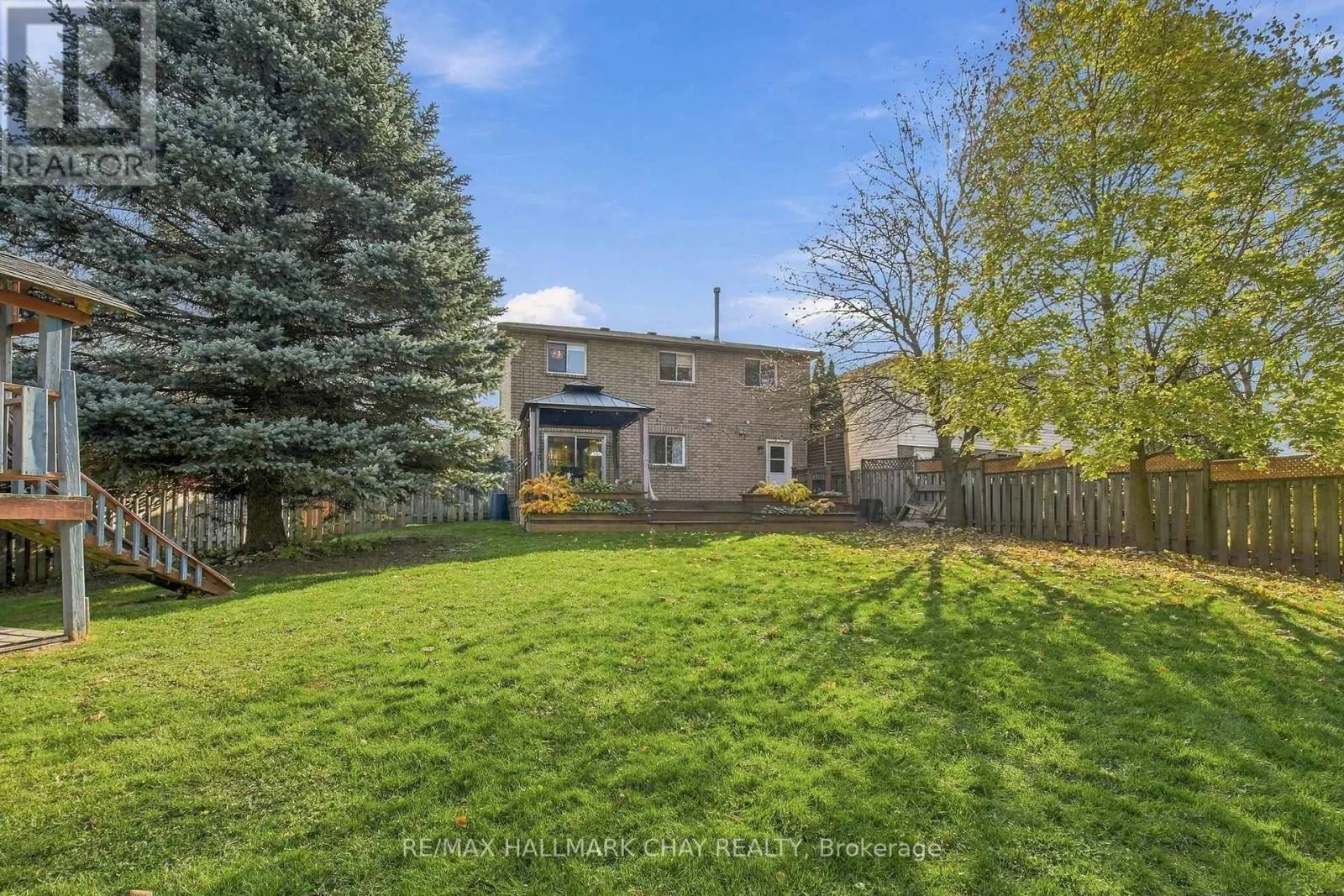24 RUNDLE CRESCENT