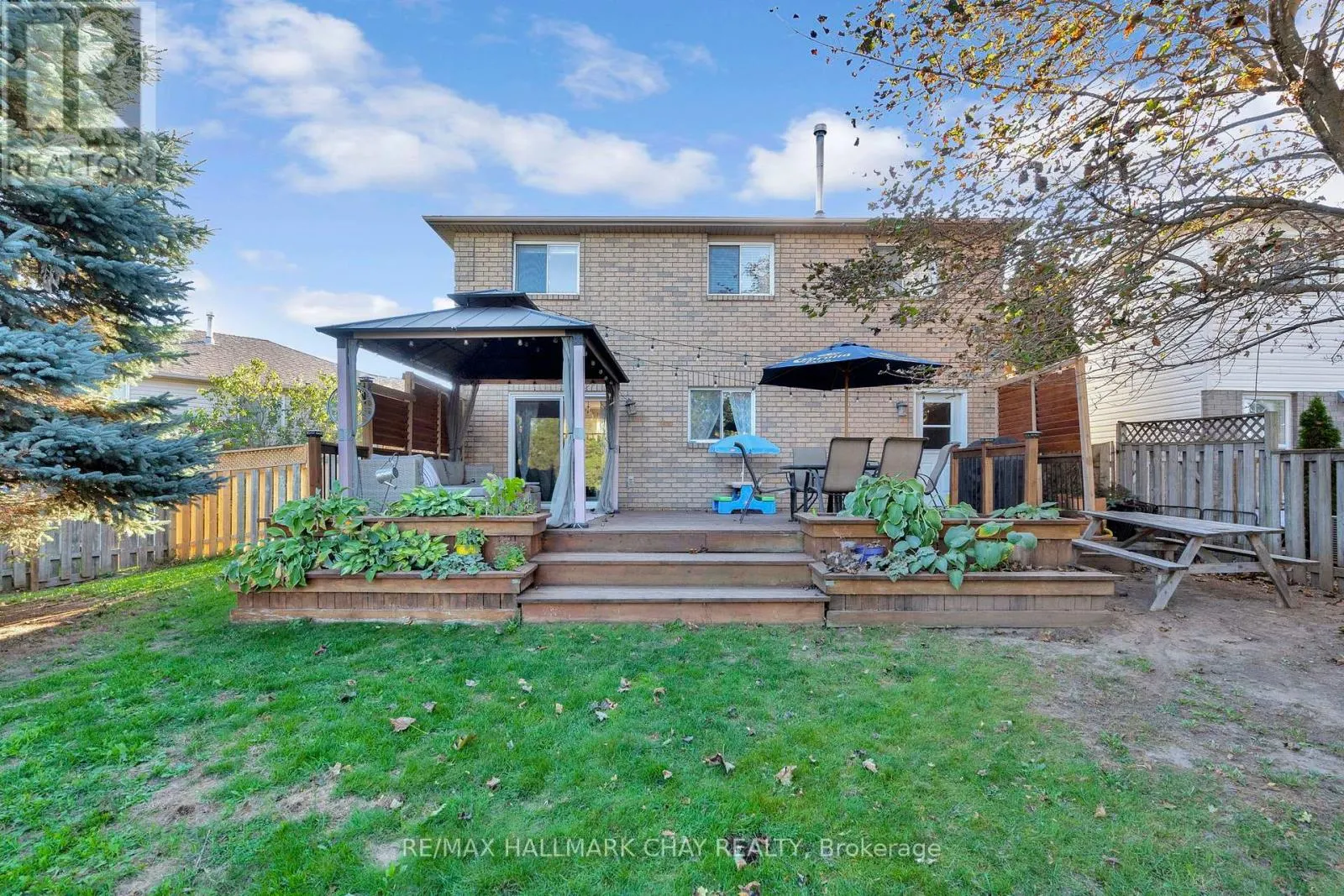 24 RUNDLE CRESCENT