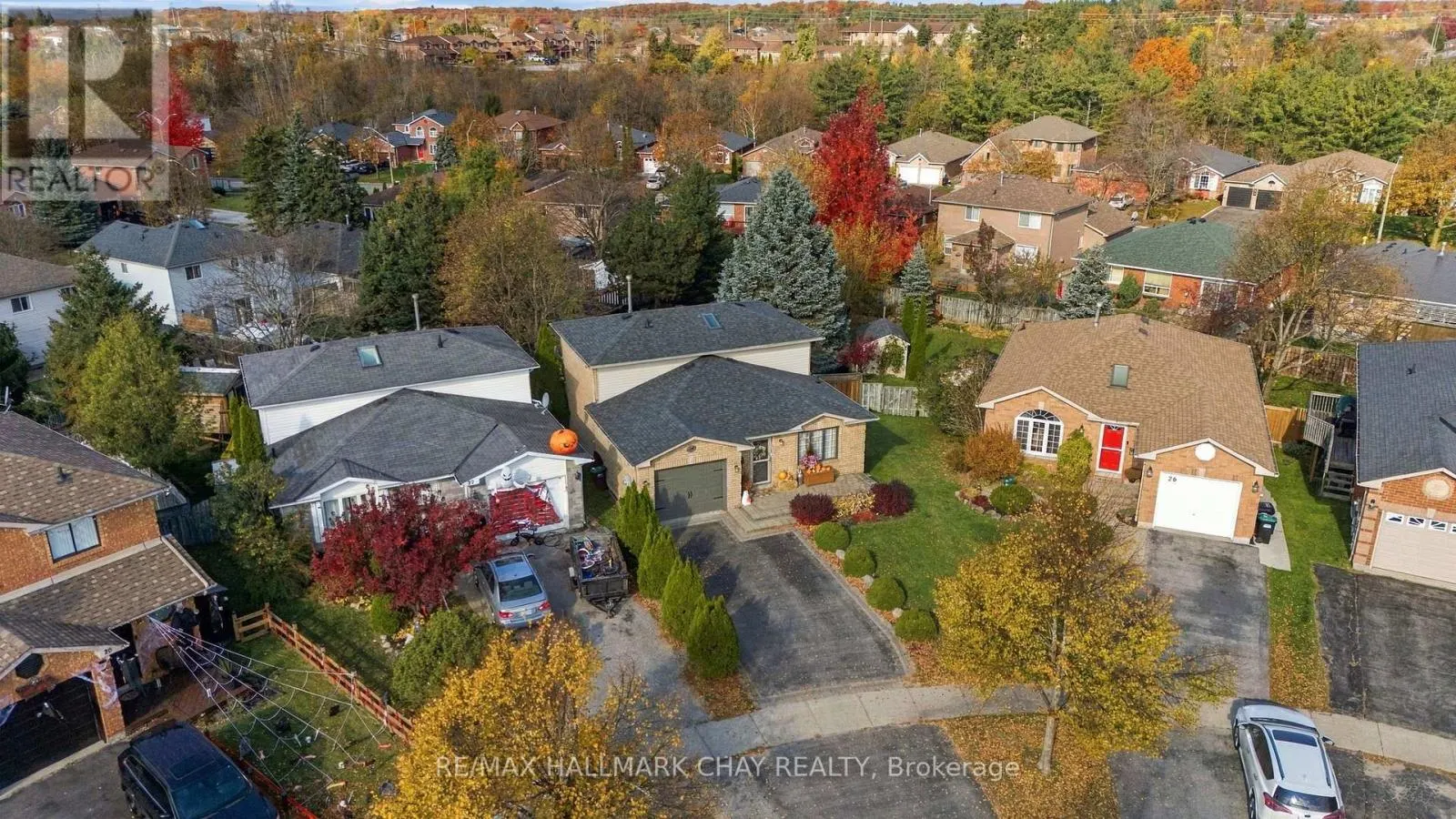 24 RUNDLE CRESCENT