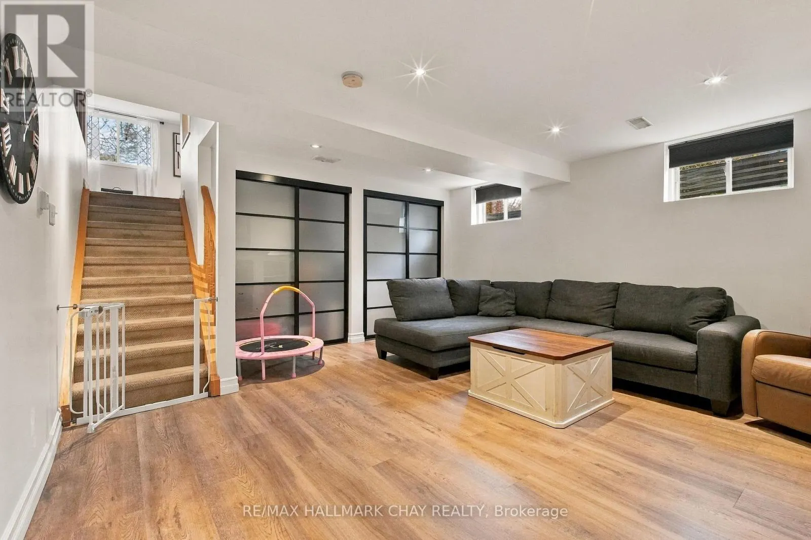 24 RUNDLE CRESCENT