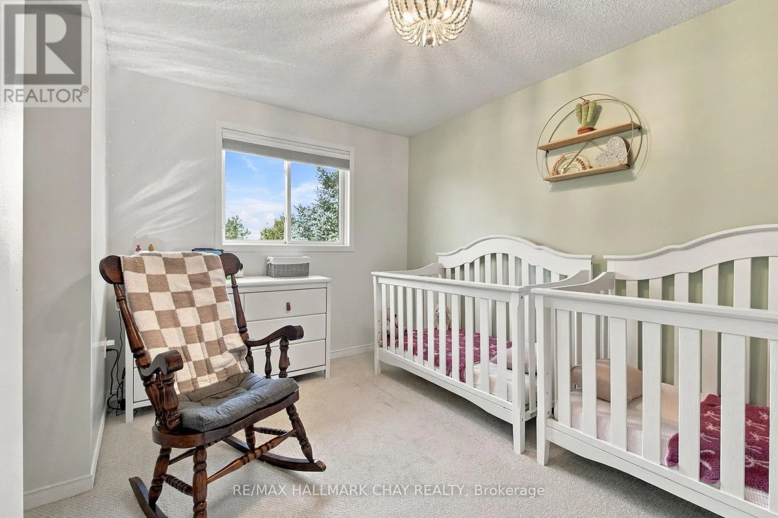 24 RUNDLE CRESCENT