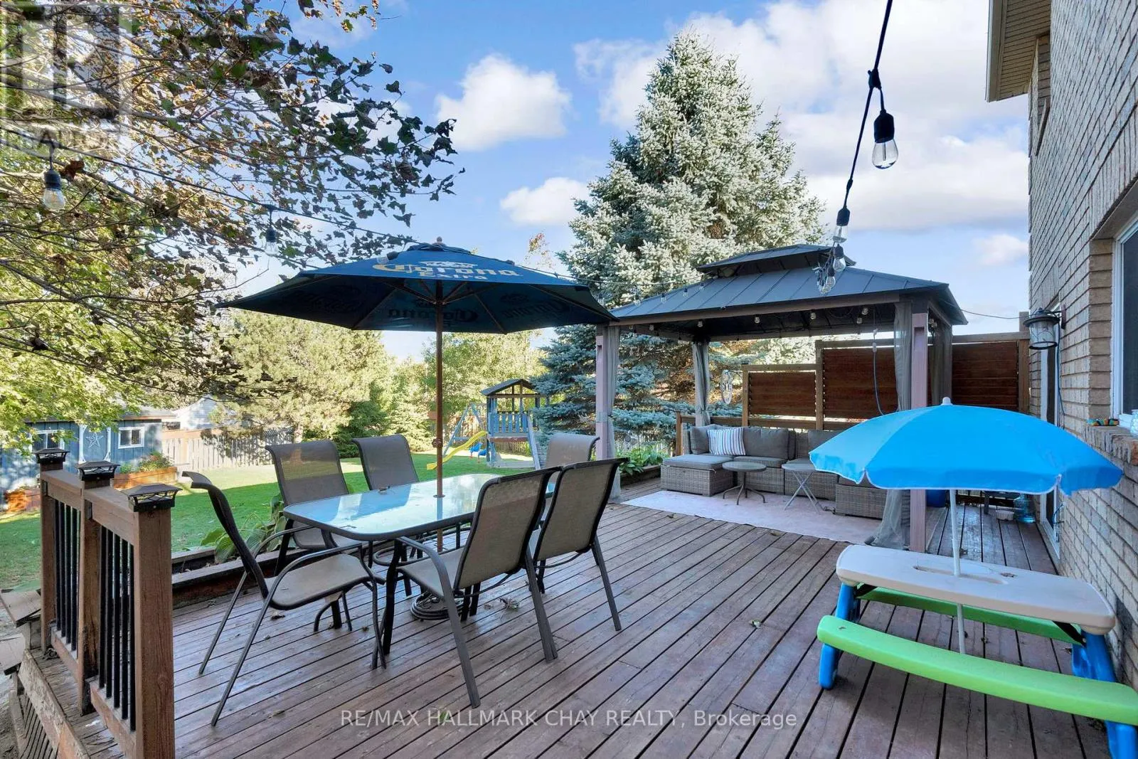 24 RUNDLE CRESCENT