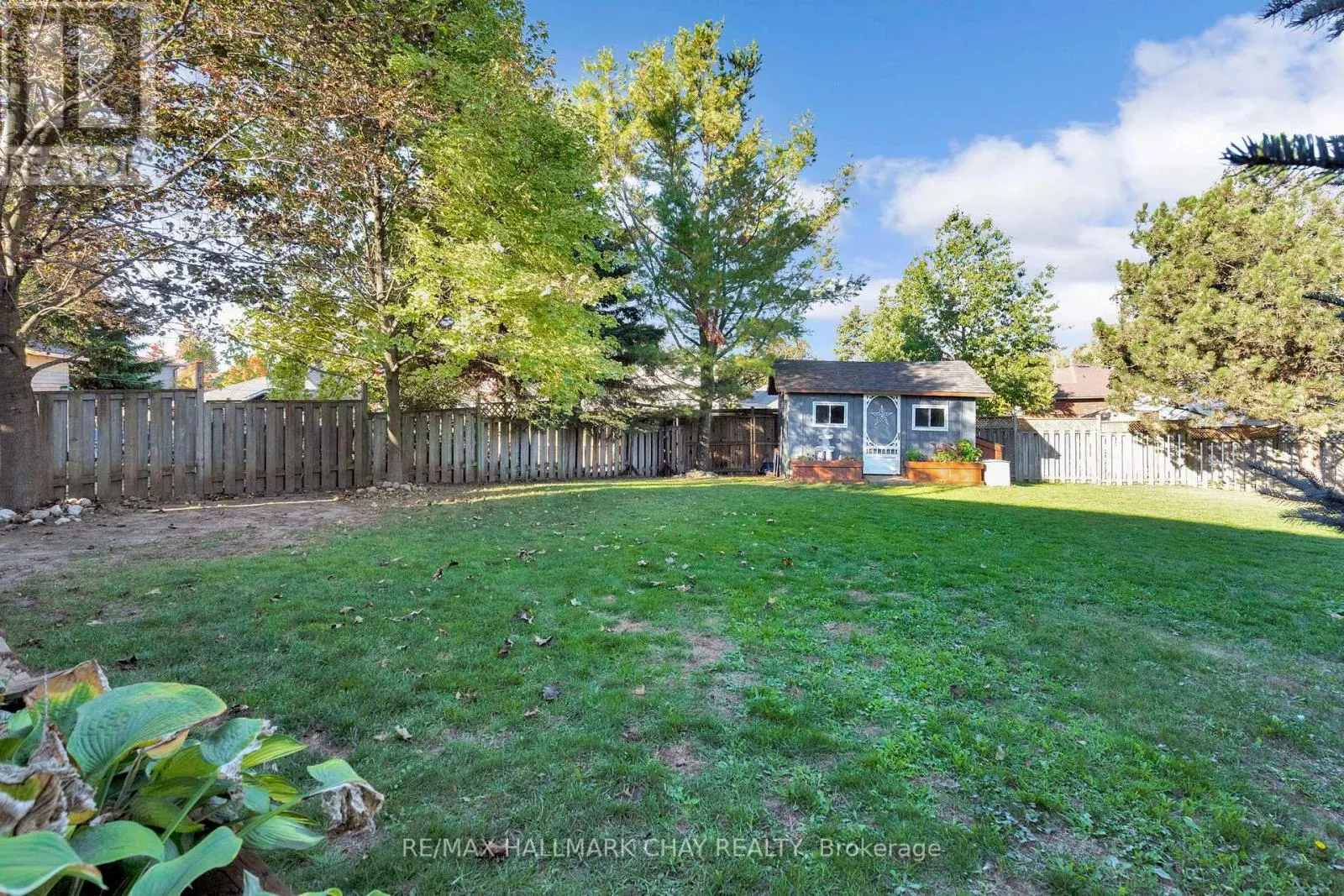 24 RUNDLE CRESCENT