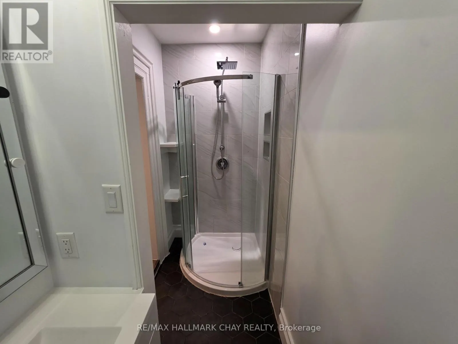 1 - 28 MATCHEDASH STREET N