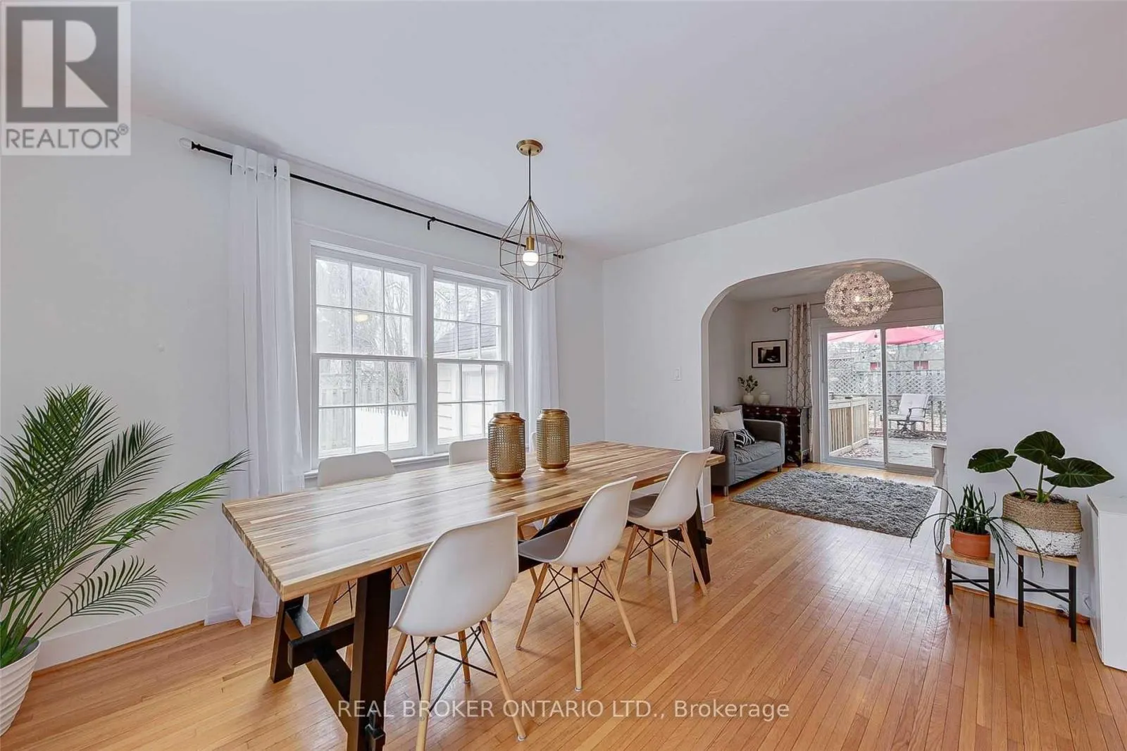 77 WELLINGTON STREET E