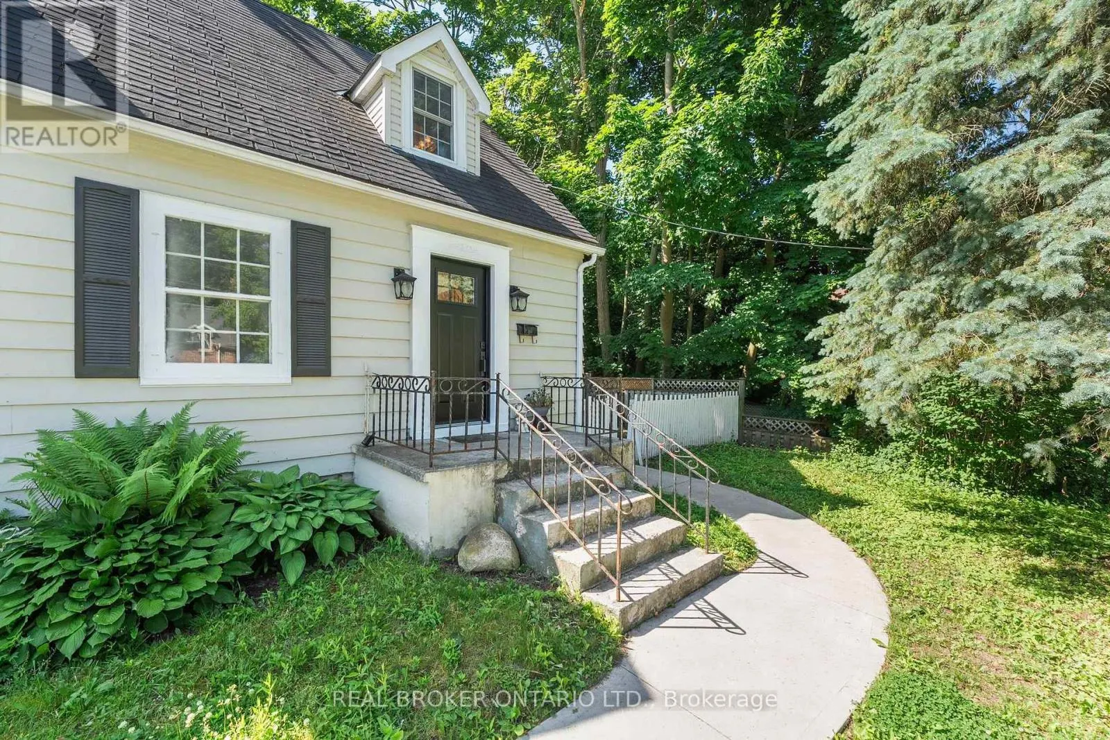 77 WELLINGTON STREET E