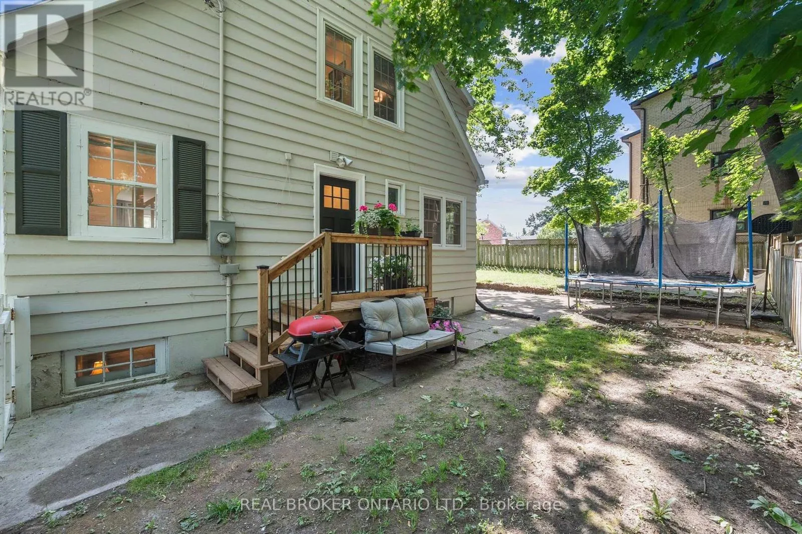 77 WELLINGTON STREET E
