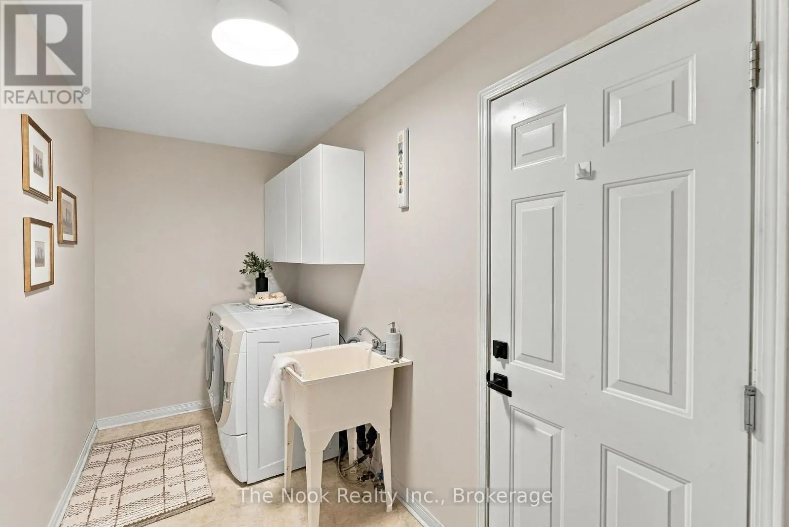 8 VANESSA DRIVE