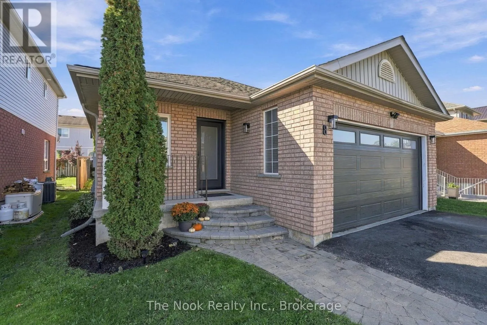 8 VANESSA DRIVE
