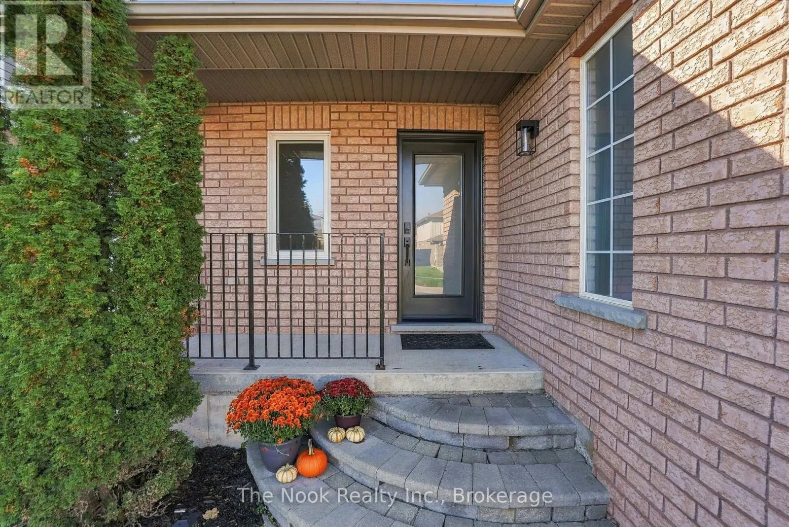 8 VANESSA DRIVE