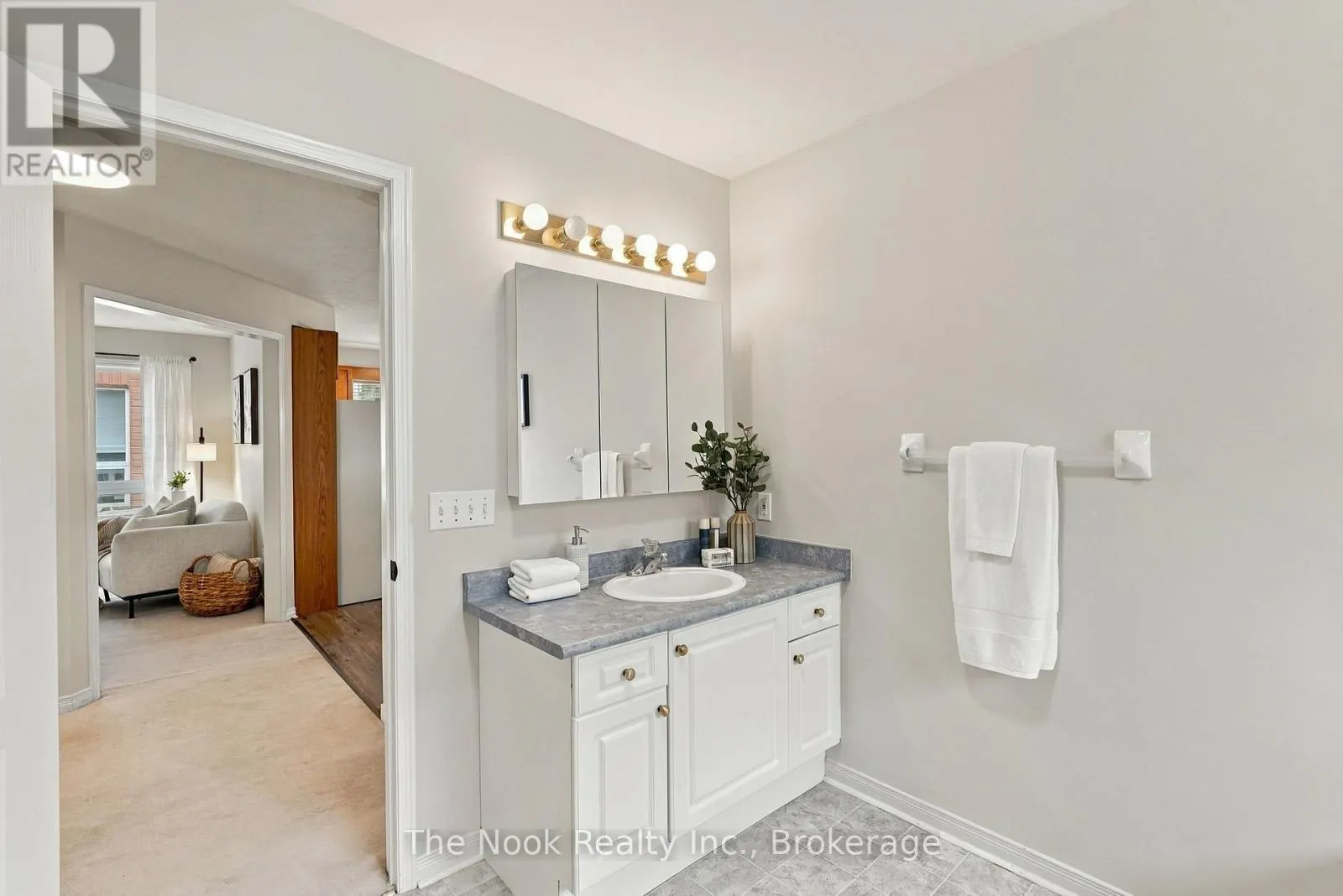 8 VANESSA DRIVE