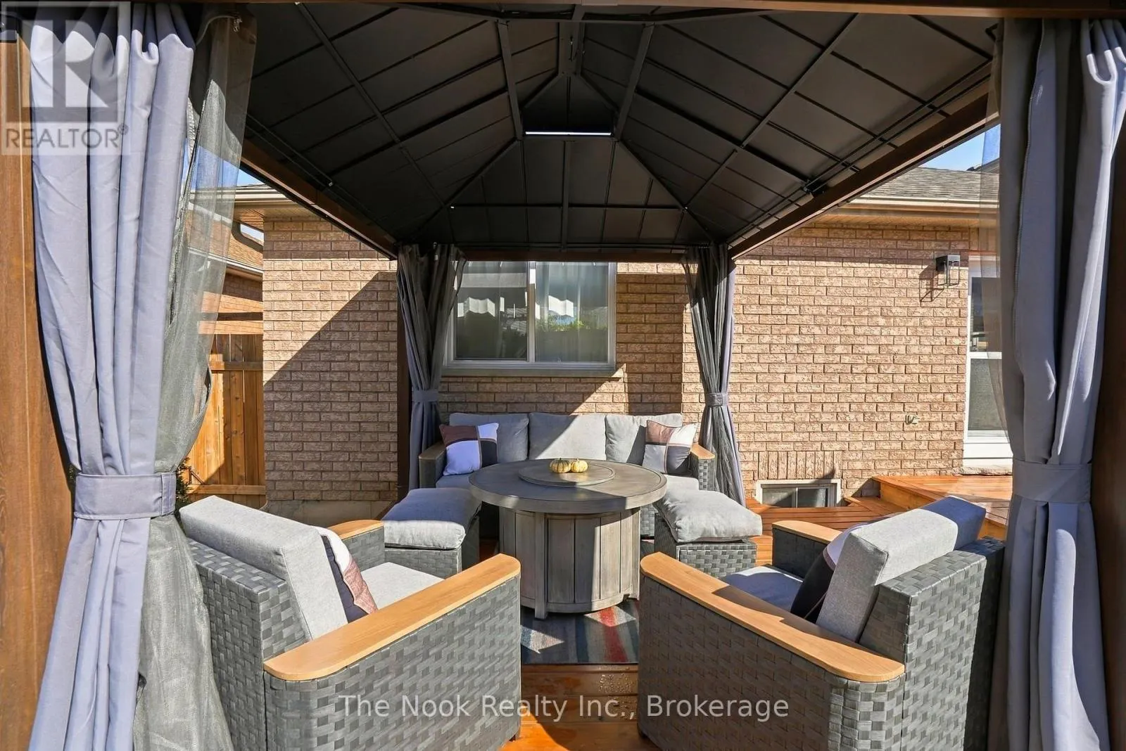 8 VANESSA DRIVE