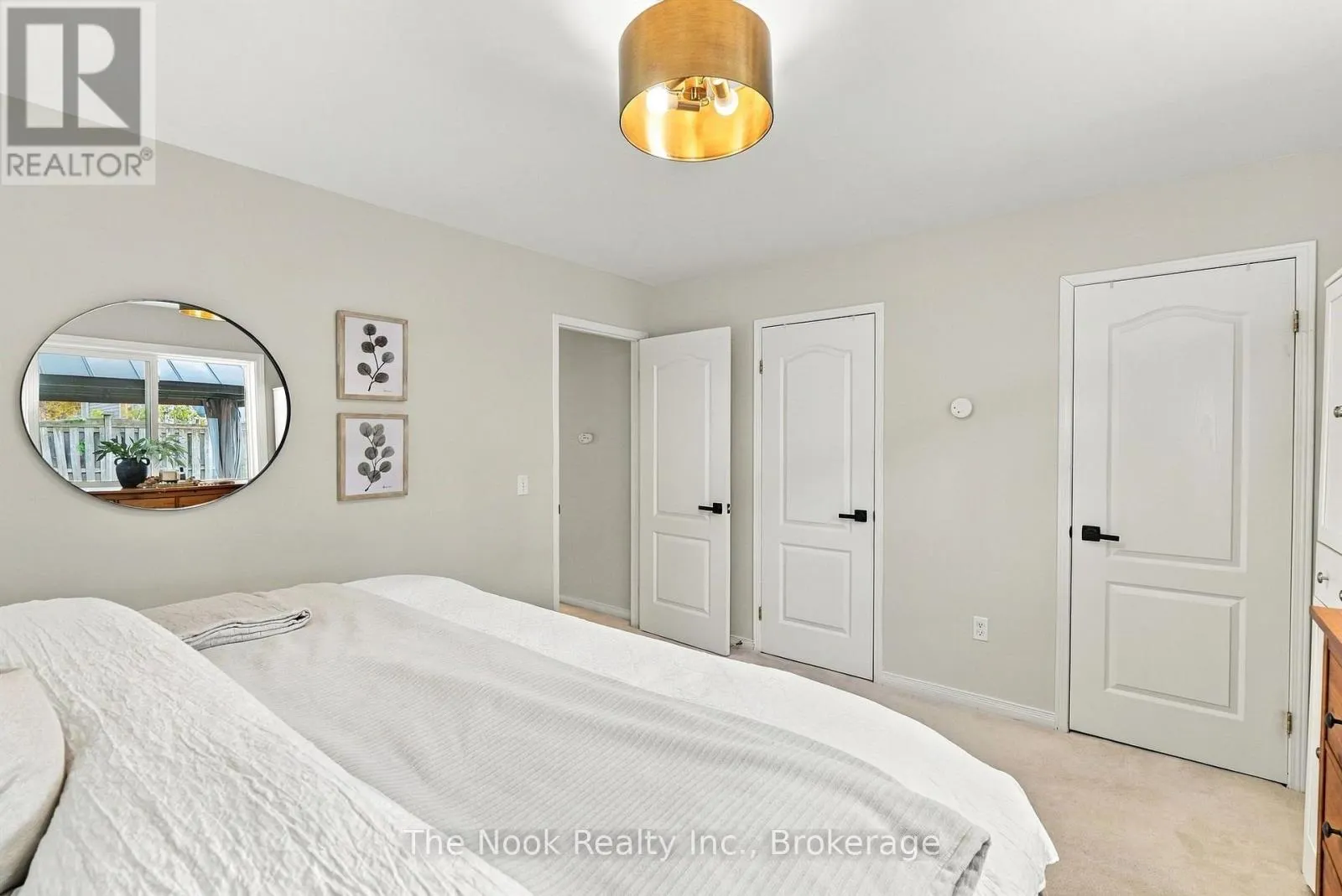 8 VANESSA DRIVE
