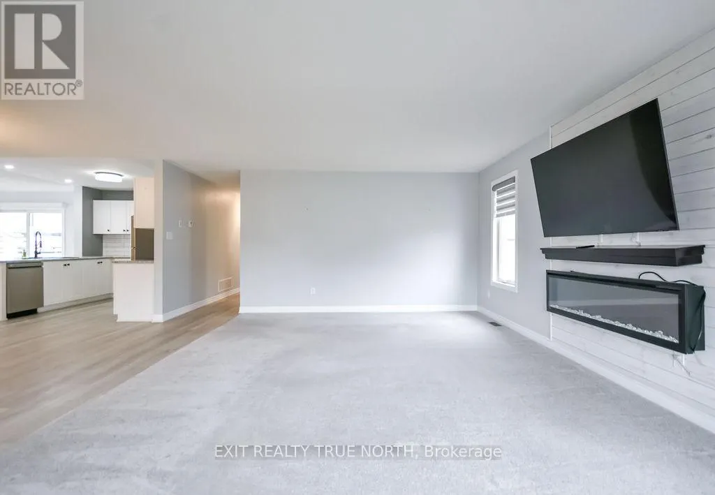 8 SINCLAIR CRESCENT