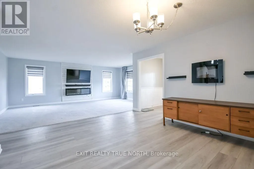 8 SINCLAIR CRESCENT