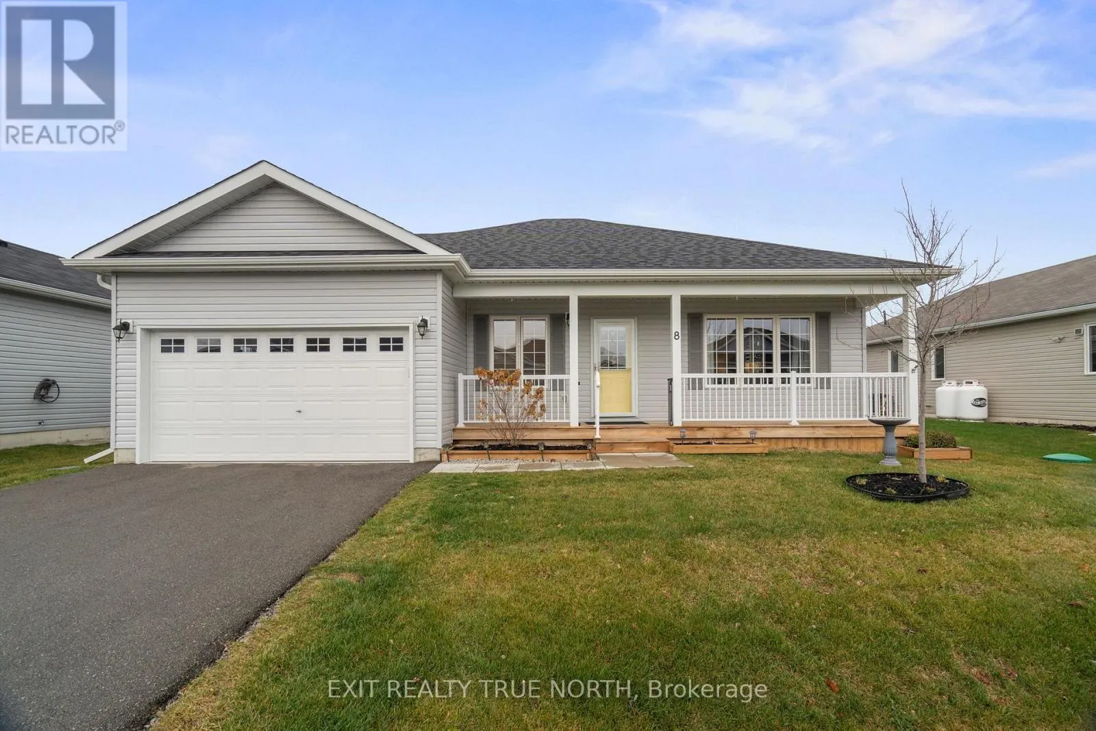8 SINCLAIR CRESCENT