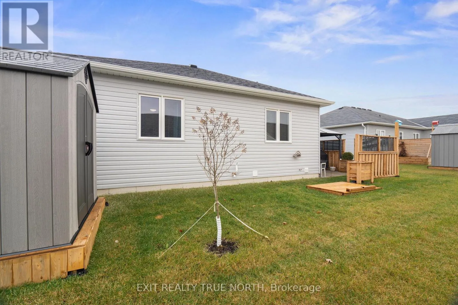 8 SINCLAIR CRESCENT