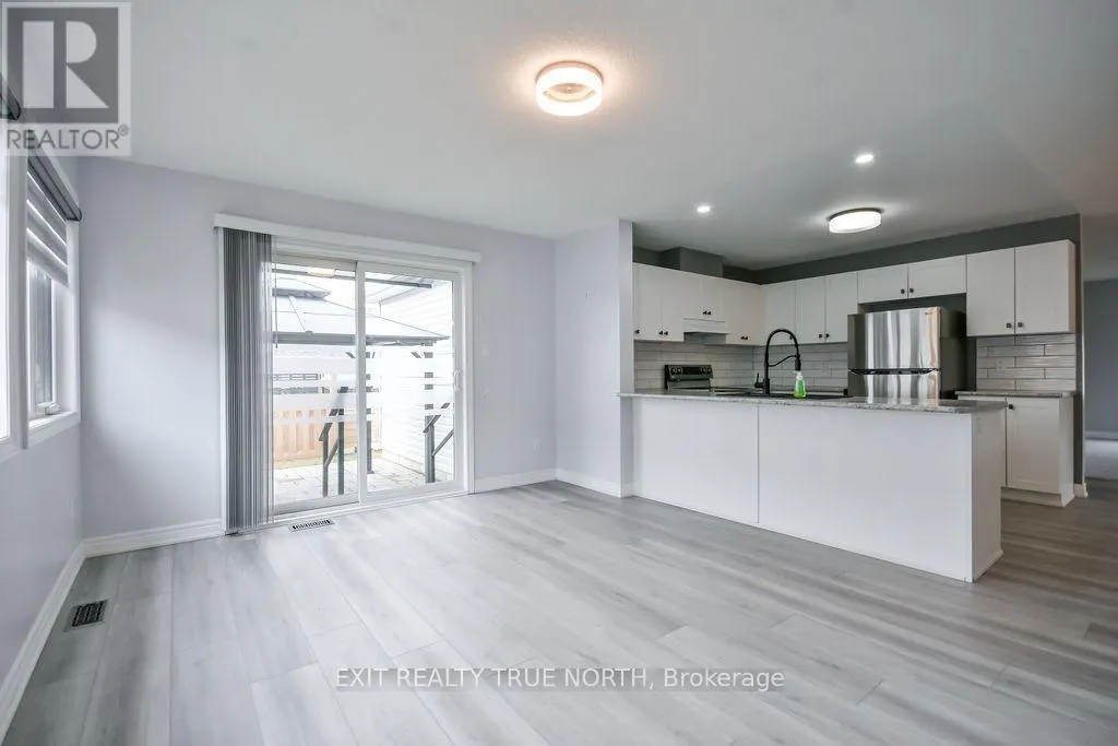 8 SINCLAIR CRESCENT