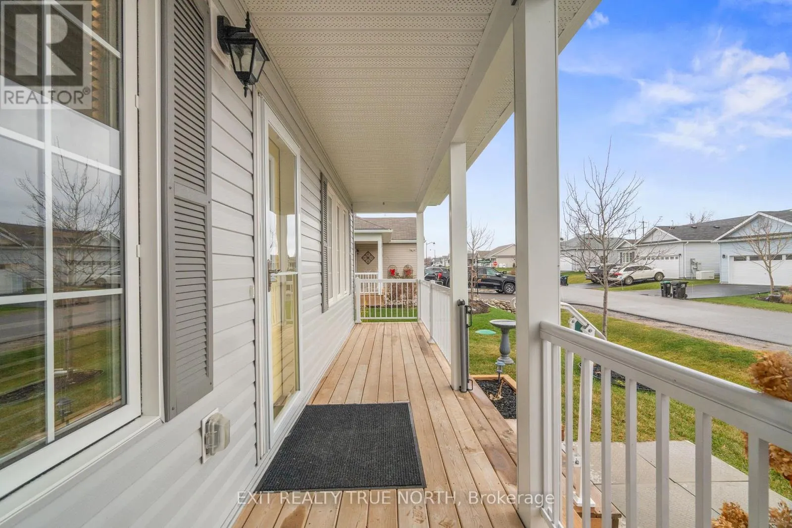 8 SINCLAIR CRESCENT