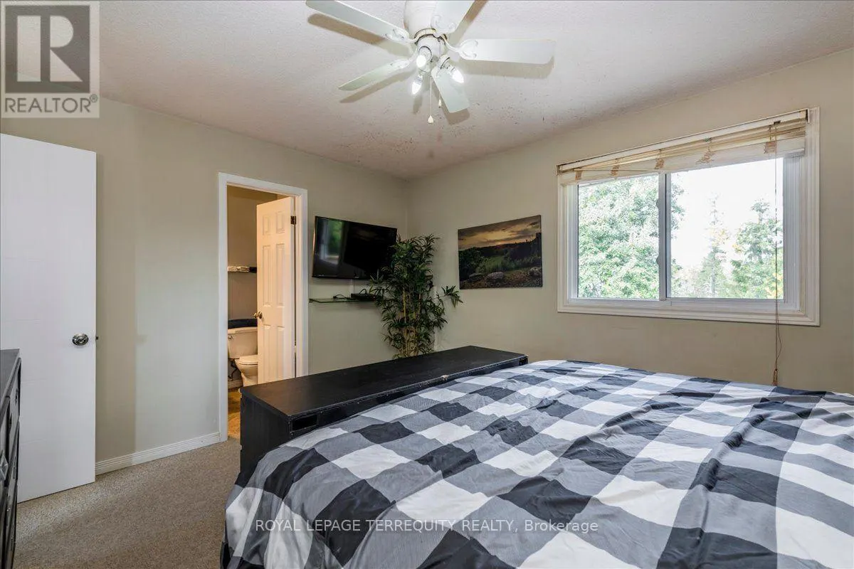 1092 OLD BARRIE ROAD W