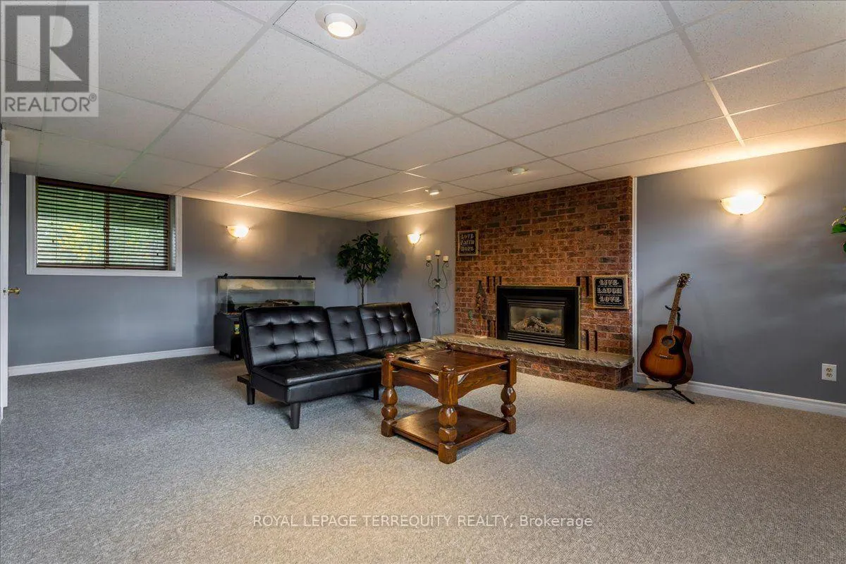 1092 OLD BARRIE ROAD W