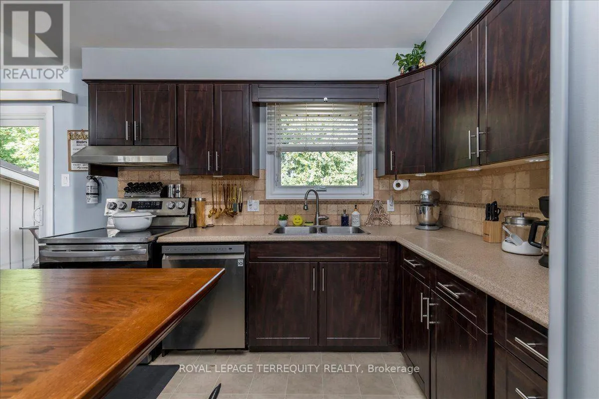 1092 OLD BARRIE ROAD W