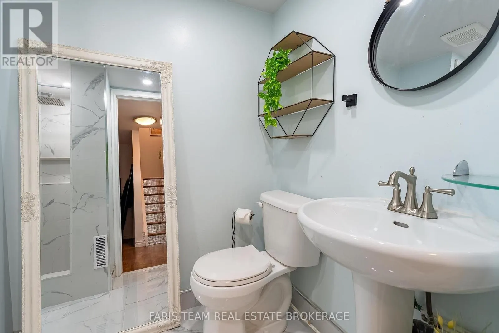 301 DUNSMORE LANE