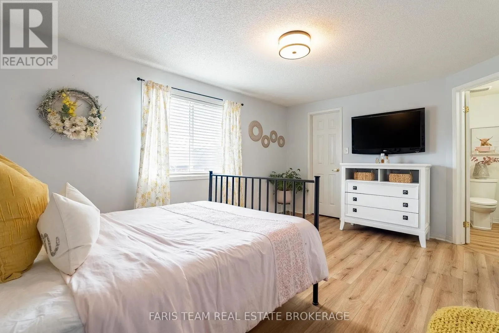 301 DUNSMORE LANE
