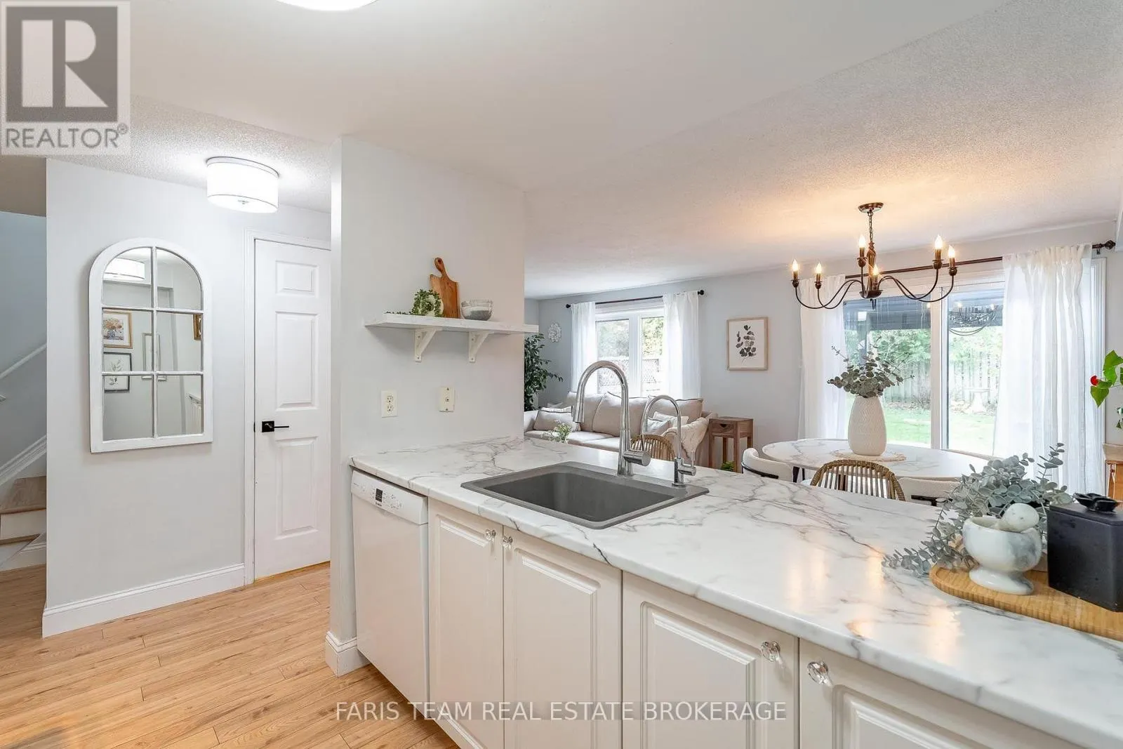 301 DUNSMORE LANE